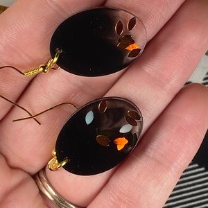 Lack and clear oval earrings
